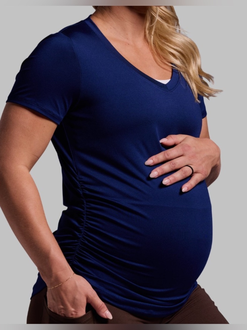 BORN PRIMITIVE Top M MATERNITY Ruched Athleisure V-Neck Short Sleeves Navy NWT